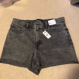 Women’s mid rise jean shorts
